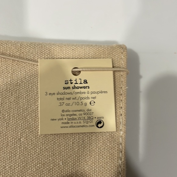 Luxury Makeup Bundle - Picture 7 of 8